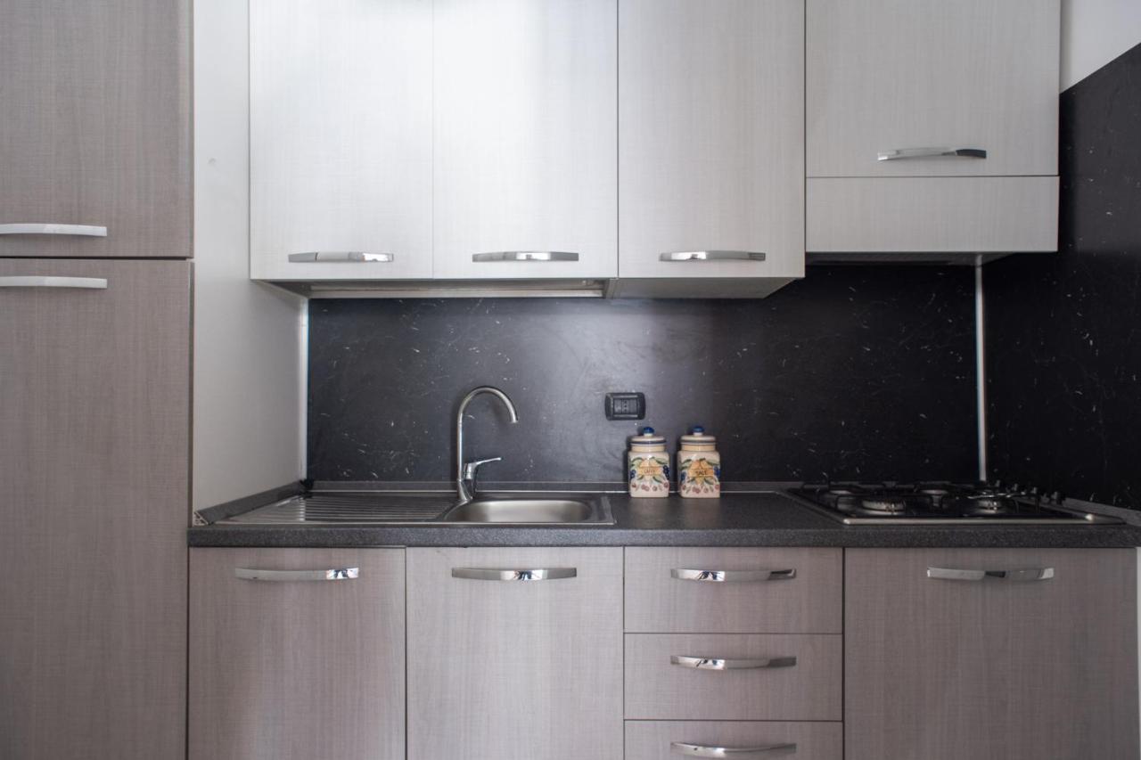 Fabio'S Bnb Apartment Milan Bagian luar foto