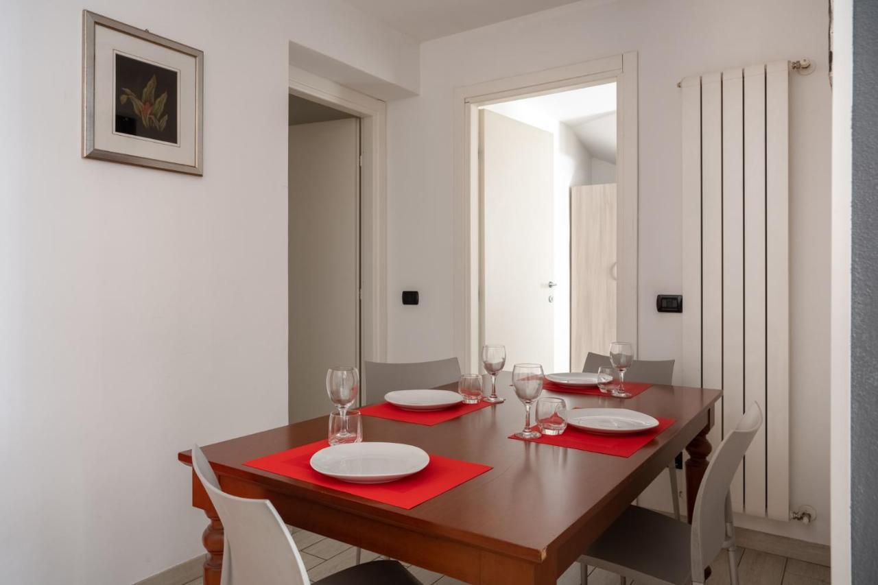 Fabio'S Bnb Apartment Milan Bagian luar foto